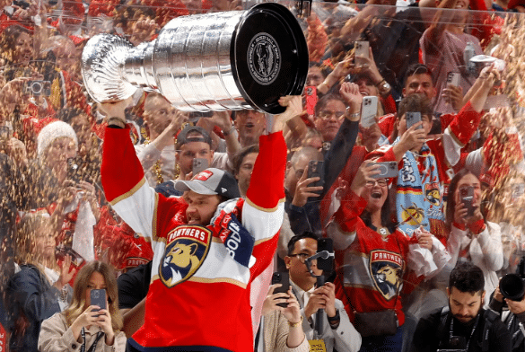 Florida Panthers slaví svůj první Stanley Cup, když udolala v sedmém zápase Edmonton!!!